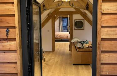 Upper Gelli Luxury Holiday Lodge, Converted Dairy & Cosy Shepherds Huts - Photo 24