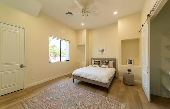 Vanderpump Rules Lake Havasu Luxury Villa w Pool - Photo 45