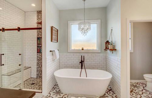 Spacious Farmhouse Near Hikes and Waterfalls - Foto 16