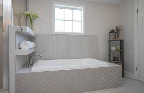 Golf Views, Porch Vibes, 3mi to Broadway! - Foto 31