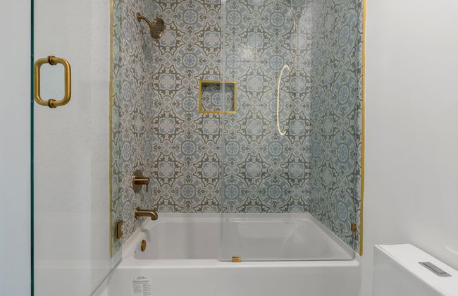 Luxurious Home with Theatre Room - Foto 30