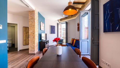 Well Lit and Creatively Designed Apartment - Photo 3