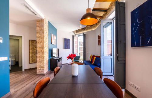 Well Lit and Creatively Designed Apartment - Photo 3