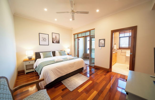 Cozy Home with fireplace 5mins to beach - Foto 5