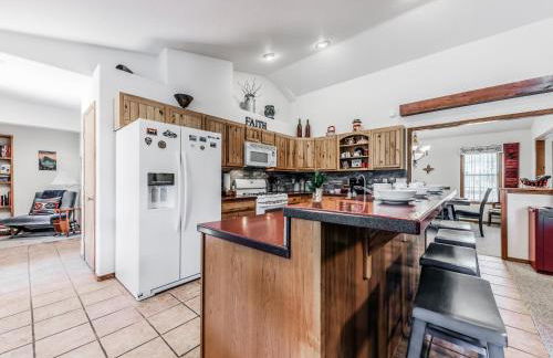 Blue Spruce Retreat by Ruidoso Vacation Rentals - Foto 14