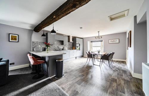 Cosy Apartment Above Village Pub - Photo 39