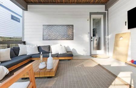 The Maple House - Huge Backyard & Mins to Broadway - Foto 14