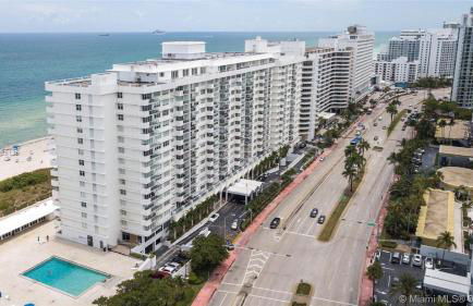 Pavilion Beach Front Apartment with Balcony - Photo 20