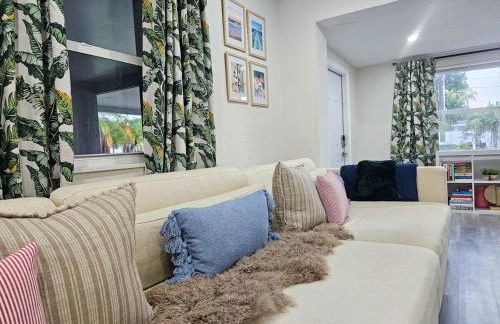 The Ruby - Hot Tub - King beds - Close to LMC - Foto 8