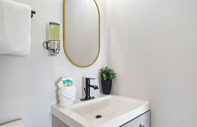 Luxury Lakehouse - Photo 36