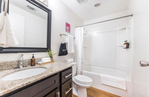 Center of DT walking distance to many venues - Foto 6