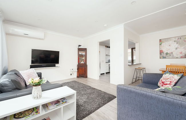 Comfy & Convenient Homebush West - Photo 1