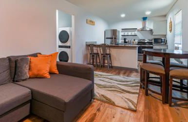 Cozy retreat minutes from stadiums - Photo 19