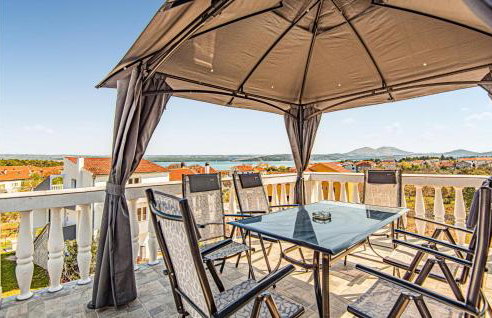 5 Bedroom Lovely Apartment In Raslina - Foto 12