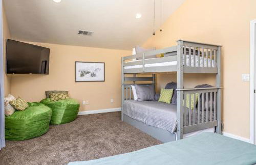 Mountain Elegance w/ pool, spa, projector - Foto 44