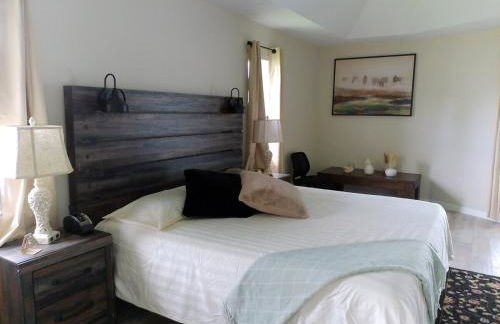 Villa Varona Resort, Heated Pool, Ping-Pong, Pool Table, Fire Pit and Pergola - Foto 31