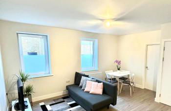 Brand-new flat, King Bed, Sofa Bed with full kitchen, Wi-Fi, self check-in Central location near everything - Foto 26