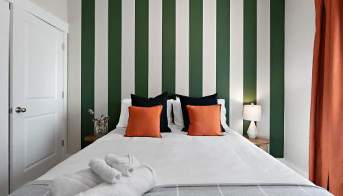 *NEW* Charm on Church ~ Cozy, Modern, Downtown Apt - Foto 2