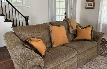 Historic Home near Stony Brook Village & Beach - Foto 15