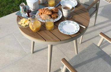 Ty Beti at Gorlan yr Efail Shepherds Hut with Private Hot Tub - Foto 36