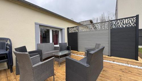 Rivage Maison spacieuse 10 p 5 chambres 2 sdb 2 WC tout confort avec jardin, belle terrasse aménagée, parking privatif, à 2 kms d'une petite plage, 3kms d'Omaha Beach et Port en Bessin - Foto 3