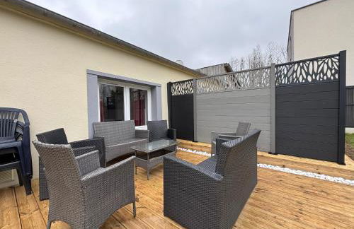 Rivage Maison spacieuse 10 p 5 chambres 2 sdb 2 WC tout confort avec jardin, belle terrasse aménagée, parking privatif, à 2 kms d'une petite plage, 3kms d'Omaha Beach et Port en Bessin - Foto 3