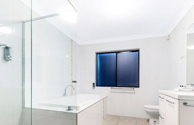 Sardinia 7 Bedroom Waterfront House - Q Stay - Foto 22