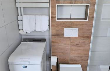 Modernes Ferienhaus mit 4 separaten Appartements, je mit vollausgestatteter Küchenzeile und eigenem Bad, 2 Gehminuten zum Badesee, Garten, Grillplatz, Kinderspielbereich, Hunde sind willkommen - Foto 34