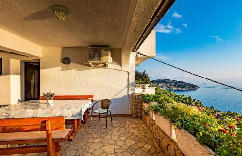 2 Bedroom Nice Apartment In Stara Baska - Foto 8