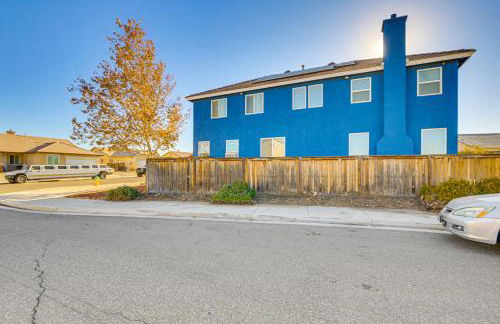 Pool Table and Charcoal Grill Home in Victorville! - Foto 31