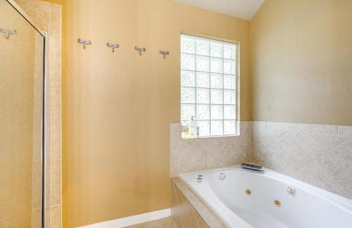 5 Mi to Lake Cedar Park Home with Outdoor Oasis - Foto 19