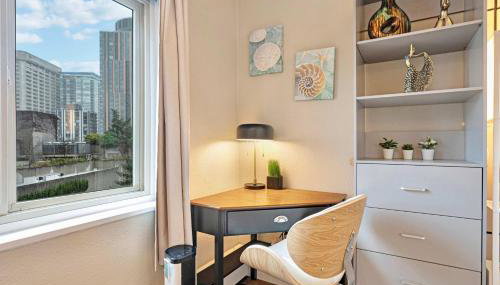 Downtown Seattle Corner Unit with Skyline Views - Photo 4