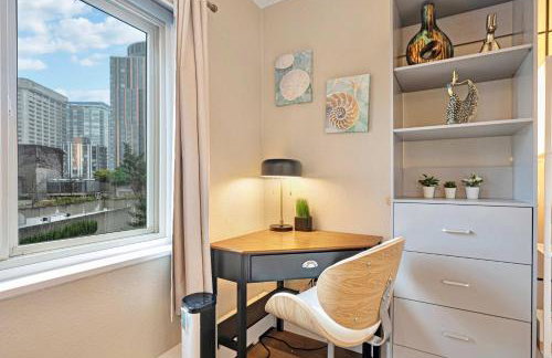 Downtown Seattle Corner Unit with Skyline Views - Photo 4