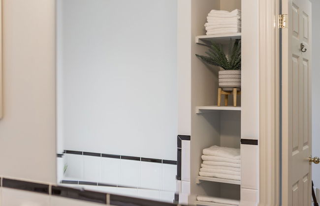 Homey & Elegant 3-bedroom House in the Annex - Foto 26