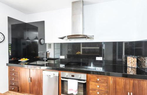 Casa con piscina y gran jardín - Foto 30