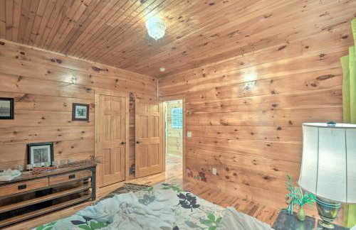 Lovely Lake Hartwell Retreat Dock, Deck and Grill! - Foto 18