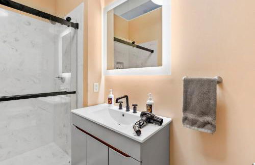 KING First Floor Sleep8 4Beds 2BA Swepson Escape - Foto 44