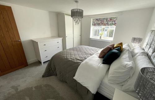 Spacious Family Friendly Cottage - Photo 2