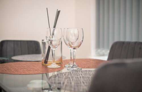 Modern 4 Bedroom House Sleeps 10 Free Parking Liverpool - Foto 7