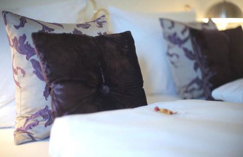 BALTHAZAR IPHOFEN, ohne Frühstück, nähe MARKTPLATZ, KNAUF GIPS KG und ConneKT, Weingut Wirsching, TV mirroring 55" Zoll, Wifi, mit Garten & Terrassen - Foto 1