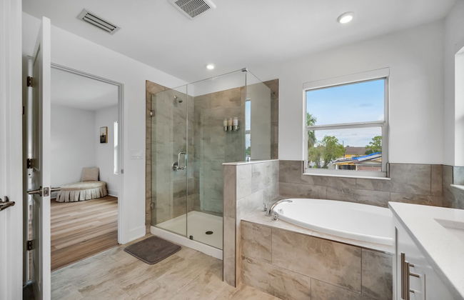 Luxury Home w Heated Pool, Gym, Playground & More! - Foto 26