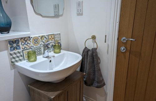 Swan Cottage - Photo 16