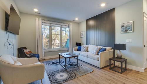 Walk to Front St! Traverse City Condo Near Skiing - Photo 5