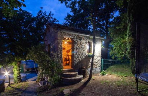 Cozy Home In Srinjine - Photo 16