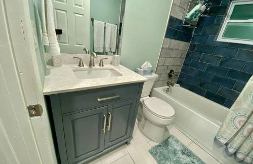 Serene renovated oasis near downtown area - Photo 4