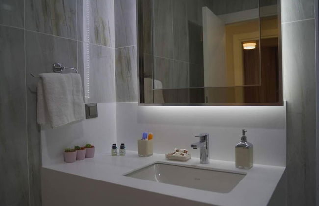 Exclusive Spacious 2 1 Apartment 2 Bathrooms - Core Living - Photo 24