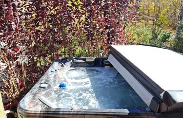 Wildland Gardens Farm House w Private Hot tub - Photo 5