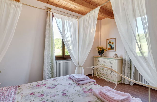 Villa in Piandimeleto With Pool & Sauna - Foto 8