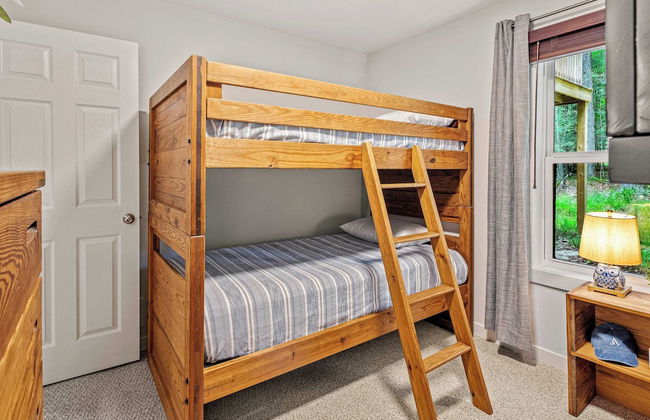 Happy Trails Chalet by Avantstay Sauna + Deck, Private Community Beach Access - Foto 2