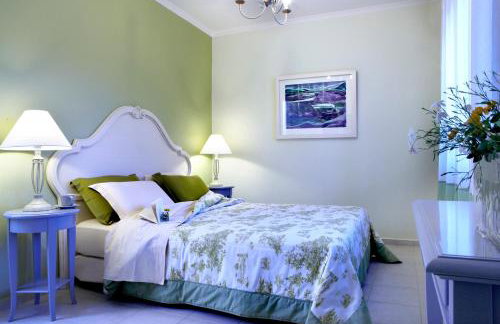 Avra Private Suites - Photo 48